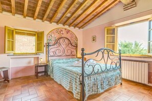 2 habitaciones, tabla de planchar con plancha, internet y ropa de cama 