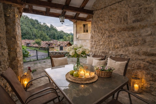 Outdoor dining