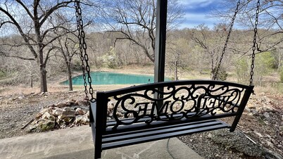 Beautiful Log Cabin with lake access, pond, and 4-wheeling trails