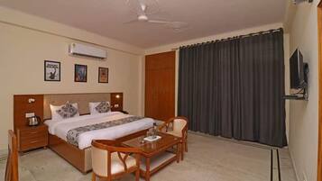 Deluxe Double or Twin Room | Iron/ironing board, rollaway beds, free WiFi, bed sheets