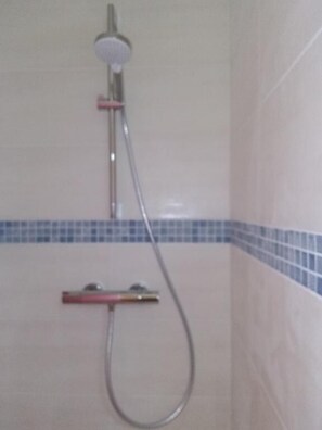 Double Room | Bathroom shower