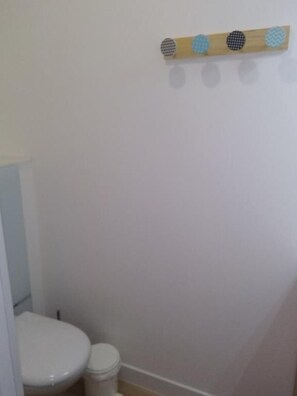 Double Room | Bathroom | Shower, hair dryer, towels, soap - L'Auberge Chez Pascal (Saint-Julien-de-Cassagnas)