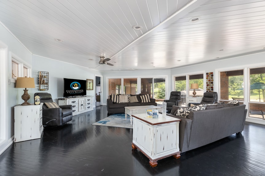 Lakefront Home With Boat Slips, Free Pool Access And On-site Boat Rental - Grove, OK