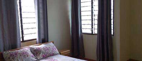 1 室のベッドルーム、アイロン / アイロン台、WiFi (無料)