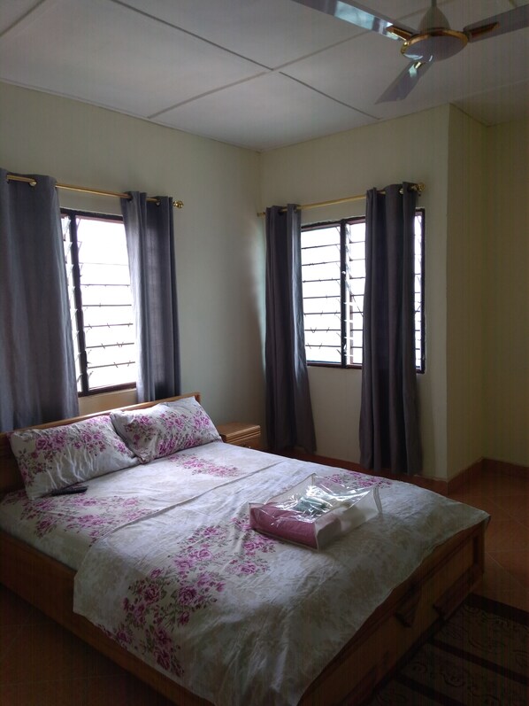 1 bedroom, iron/ironing board, free WiFi - Oaks : Private Room 8 (Nkawkaw , Kwahu)