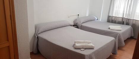 Verdunkelungsvorhänge, kostenloses WLAN, Bettwäsche