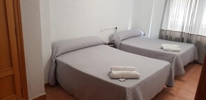 Rideaux occultants, Wi-Fi gratuit, draps fournis