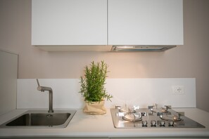 Frigorifero, microonde, forno, macchina per tè/caffè