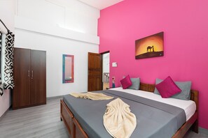 5 chambres, coffres-forts dans les chambres, bureau