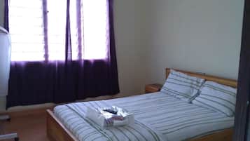 1 habitación, tabla de planchar con plancha, wifi gratis y ropa de cama