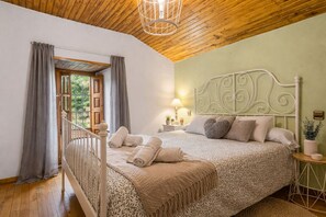 2 bedrooms, WiFi, bed sheets - Fantastic Views Over The Mountains And Peaceful (Asturias)