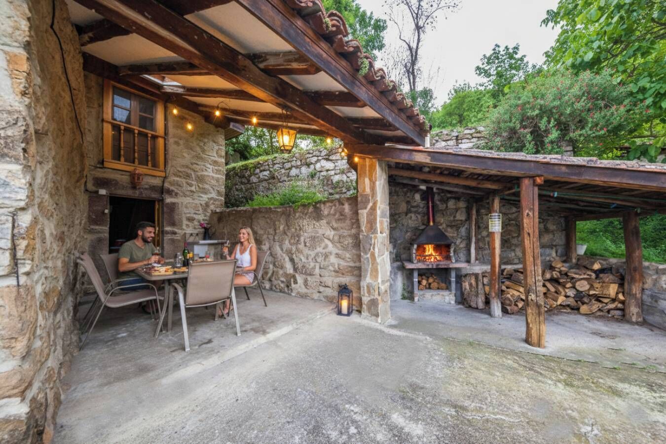 تناول الطعام بالخارج