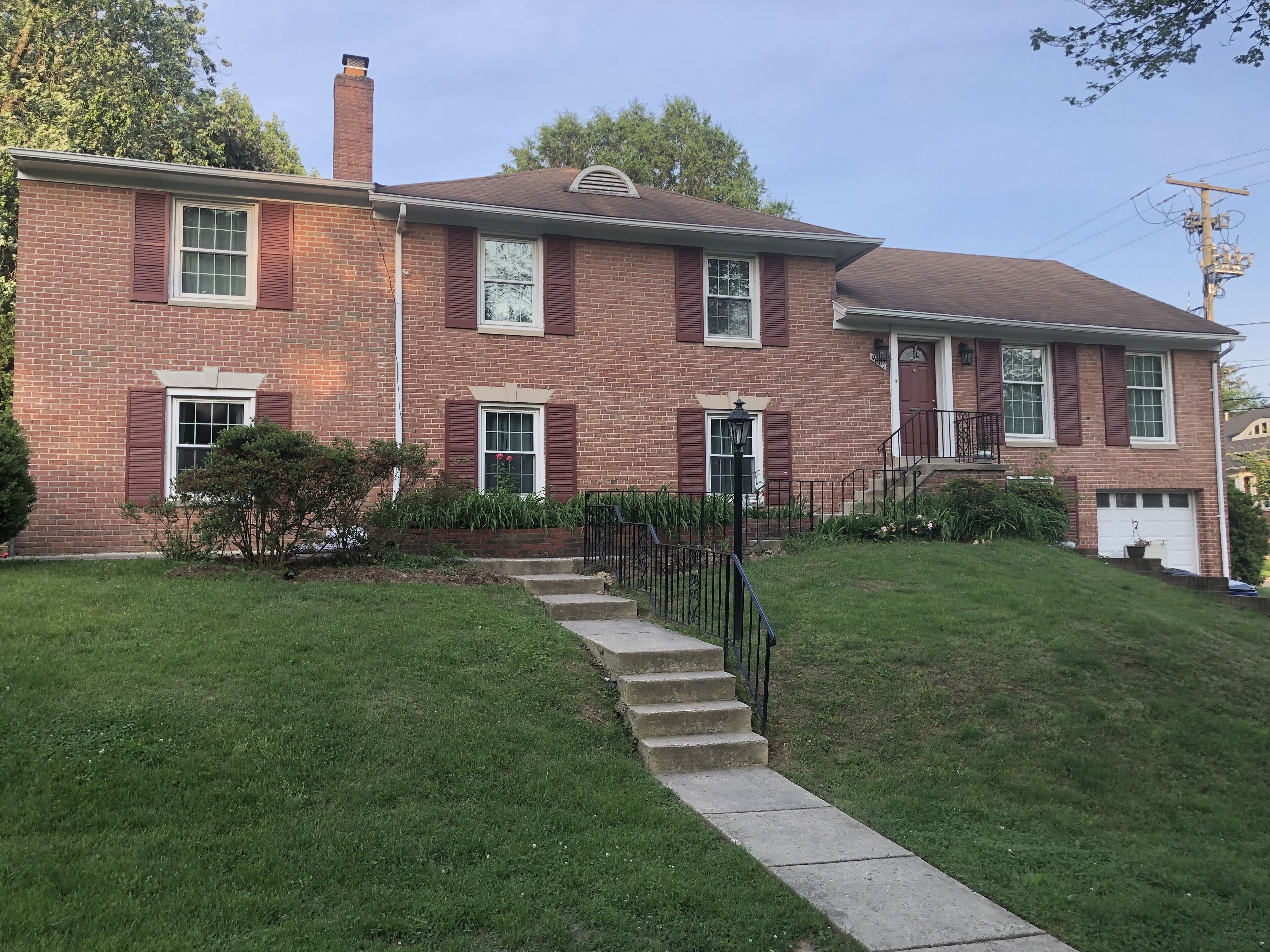 Perfect for a vacation around the Capital in a large house and green area