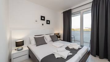 Zimmersafe, kostenloses WLAN, Bettwäsche