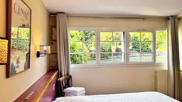 3 bedrooms, iron/ironing board, travel crib, WiFi (free)