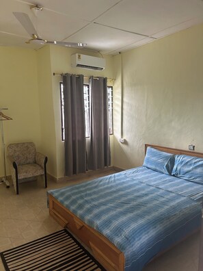 1 habitación, tabla de planchar con plancha y wifi gratis 