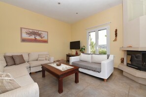 Fernseher, Kamin, DVD-Player, Tischtennisplatte