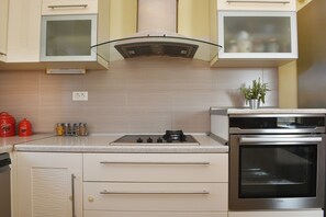 Fridge, oven, dishwasher, coffee/tea maker - House with panoramic view in Syros (ERMOUPOLI SYROS)