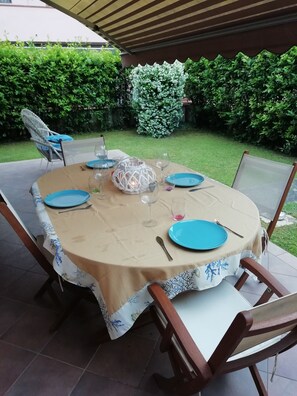 Outdoor dining