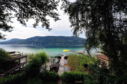 Viehättävä puutalo aivan Wörthersee-järven rannalla 6 hengelle