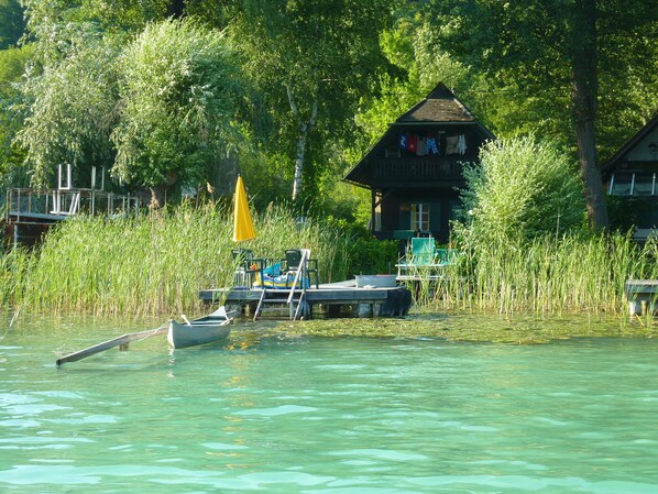 Property grounds - comfortable house of wood direktly at the lakefront for 6 persons (Krumpendorf)