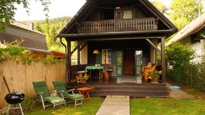 Outdoor dining - comfortable house of wood direktly at the lakefront for 6 persons (Krumpendorf)
