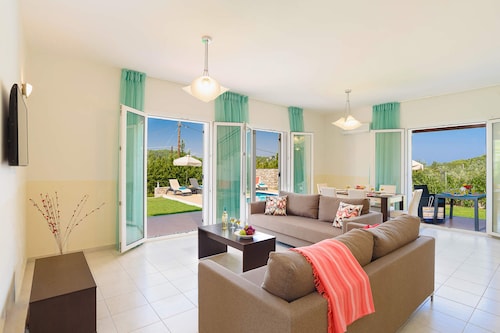 Seven Springs Apollon Villa