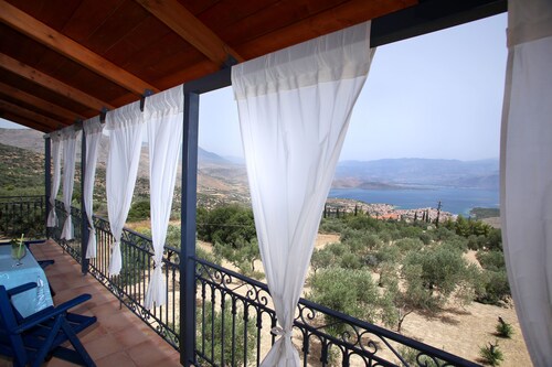 Guest house with view, like family,-friendly pet,quality Greek Breakfast,clean.