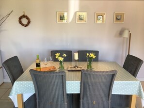 Dining - Cosy cottage in the Cotswolds  (Shipton-under-Wychwood)
