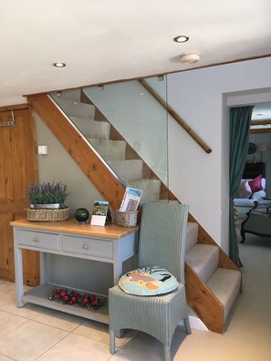 Interior - Cosy cottage in the Cotswolds  (Shipton-under-Wychwood)