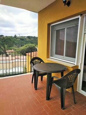 Outdoor dining - Near Lloret de Mar, 8 Pax, pool, barbecue, wifi. (Lloret de Mar)