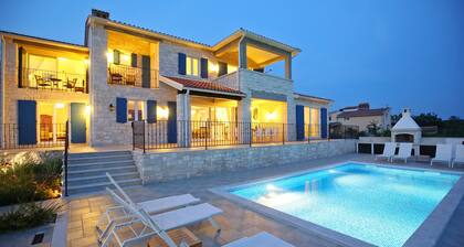 Villa Babudri with Sea View, Pool, Sauna and Jacuzzi