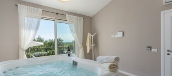 Villa Babudri with Sea View, Pool, Sauna and Jacuzzi 