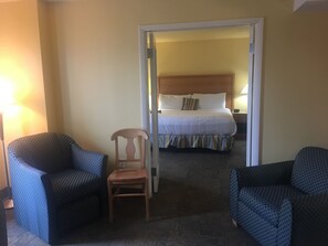 2 bedrooms, iron/ironing board, internet, bed sheets