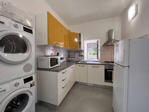 Fridge, microwave, oven, stovetop - Casa Rosa, Rapallo (rapallo)