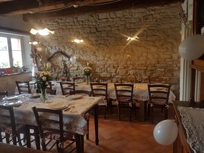 Dining - Little Raieda Farmhouse: the first stop on the Path of the Gods (Sasso Marconi)