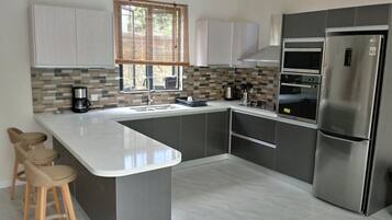 Comfort Villa | Private kitchen