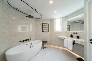 免费洗浴用品、吹风机、毛巾