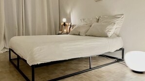 1 chambre, fer et planche à repasser, Wi-Fi gratuit, draps fournis