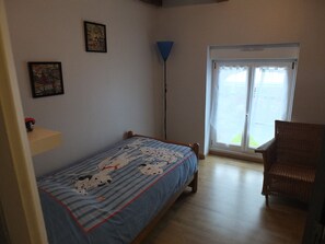 3 bedrooms, iron/ironing board, travel cot, free WiFi - Country house Near Dinard and Saint Malo (Pleurtuit)