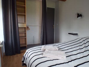 3 chambres, fer et planche à repasser, lit parapluie, Wi-Fi gratuit