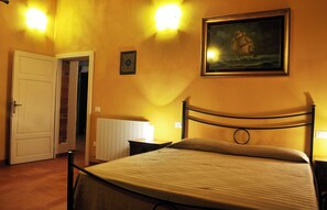 2 bedrooms, in-room safe, iron/ironing board, free WiFi