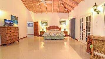 5 bedrooms, desk, free WiFi, bed sheets