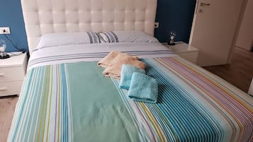 3 chambres, fer et planche à repasser, Wi-Fi, draps fournis