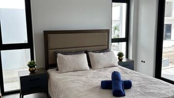 Deluxe Apartment | 2 bedrooms, iron/ironing board, free WiFi, bed sheets