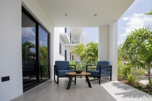 Departamento Deluxe, 3 habitaciones, vista a la alberca | Terraza o patio