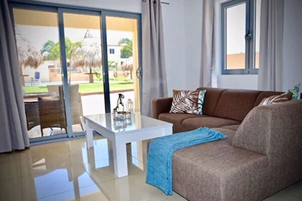 Flat-screen TV - Sirena Resort Curaçao (Willemstad)