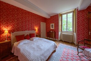 11 bedrooms, desk, iron/ironing board, travel cot