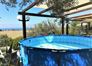 Outdoor spa tub - Villa Ancora - 2 bedrooms villa with Sea View, large Terrace, Pool, and BBQ (campofelice di roccella)