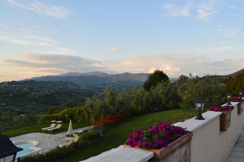 Atemberaubende offene Wohnung mit Blick auf den Pool mit herrlicher Aussicht
